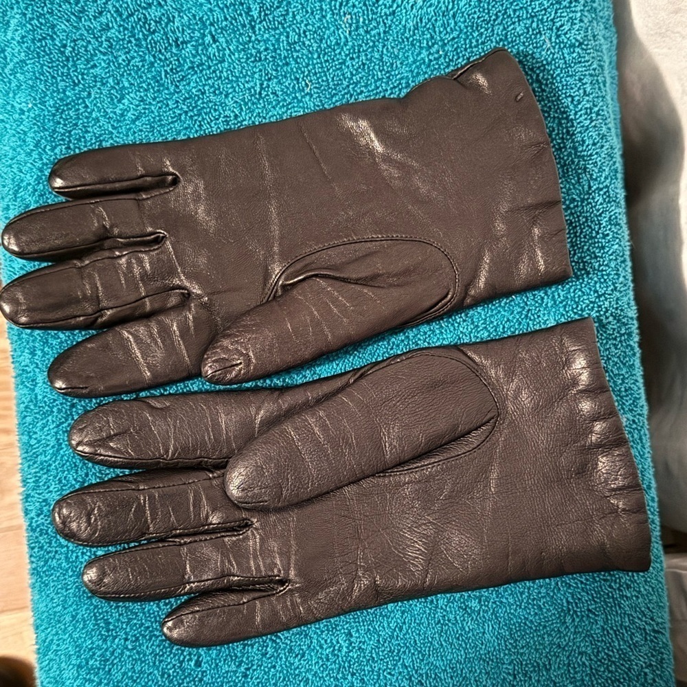 Isotoner Leather Driving Gloves Womens Sz M Black Leather Acrylic Nylon Lining